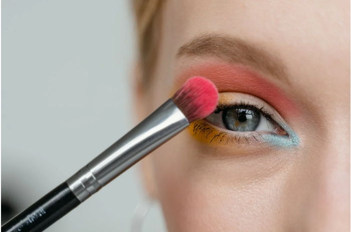 Step-by-Step Guide to a Smoky Eye Makeup Look