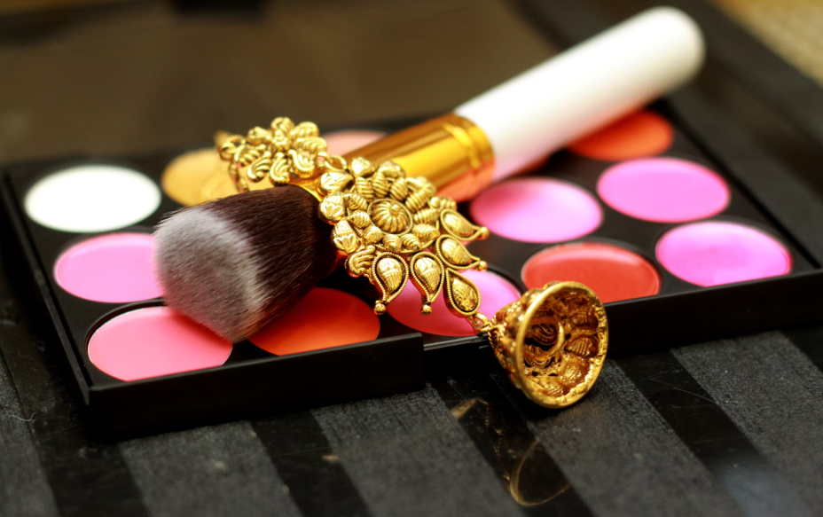 How to Pair Jewelry and Makeup for a Flawless Finish