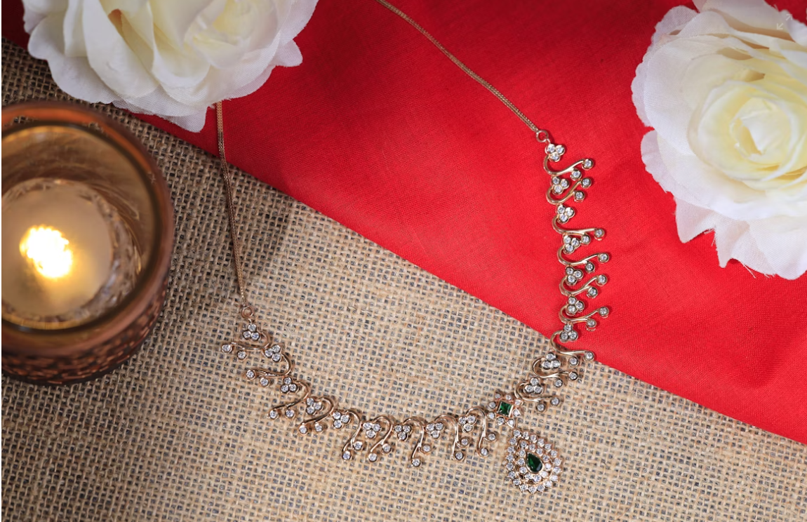 How to Layer Necklaces Like a Fashion Icon – A Complete Guide