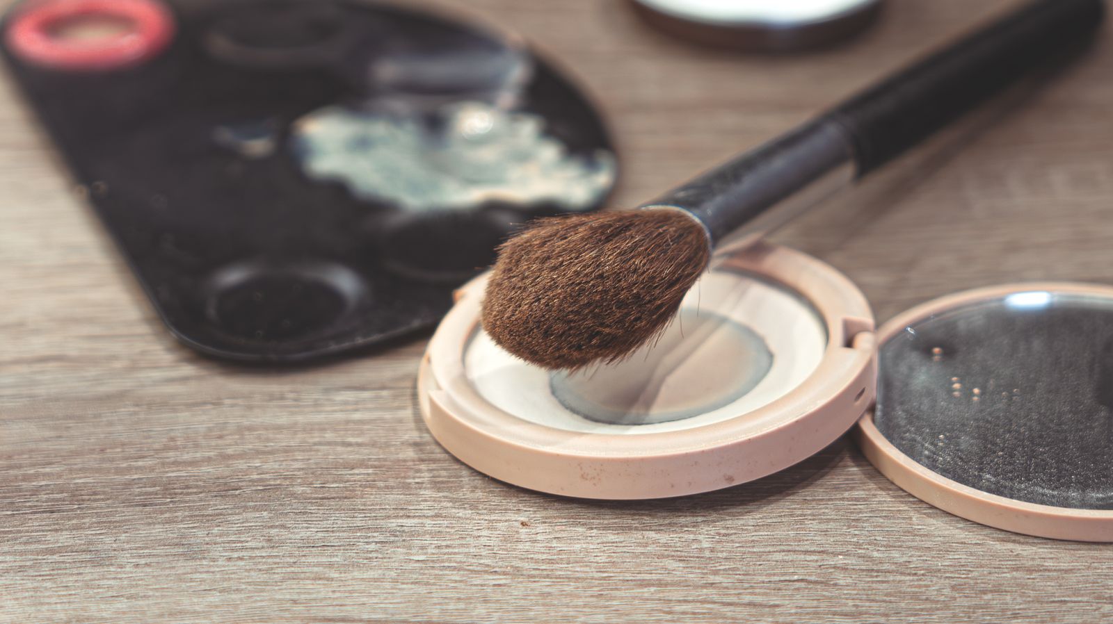 Heatproof Makeup: Tips for a Fresh Look That Holds Up on Warm Days