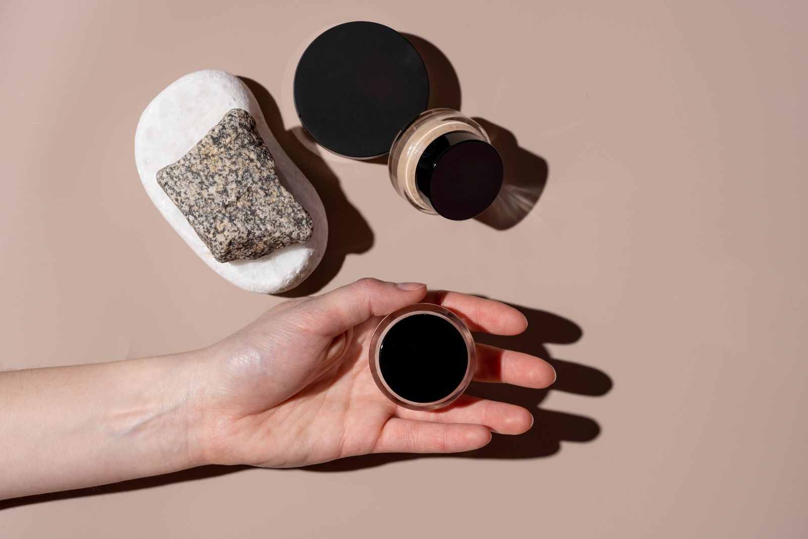 Everyday Elegance: Simple Beauty Habits That Help You Look Polished in Minutes