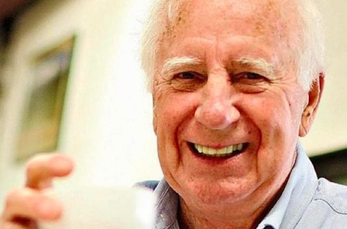Harney & Sons founder John Harney holding a cup of tea